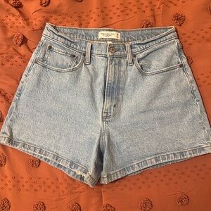 Abercrombie Curve Love 4” Mom Short